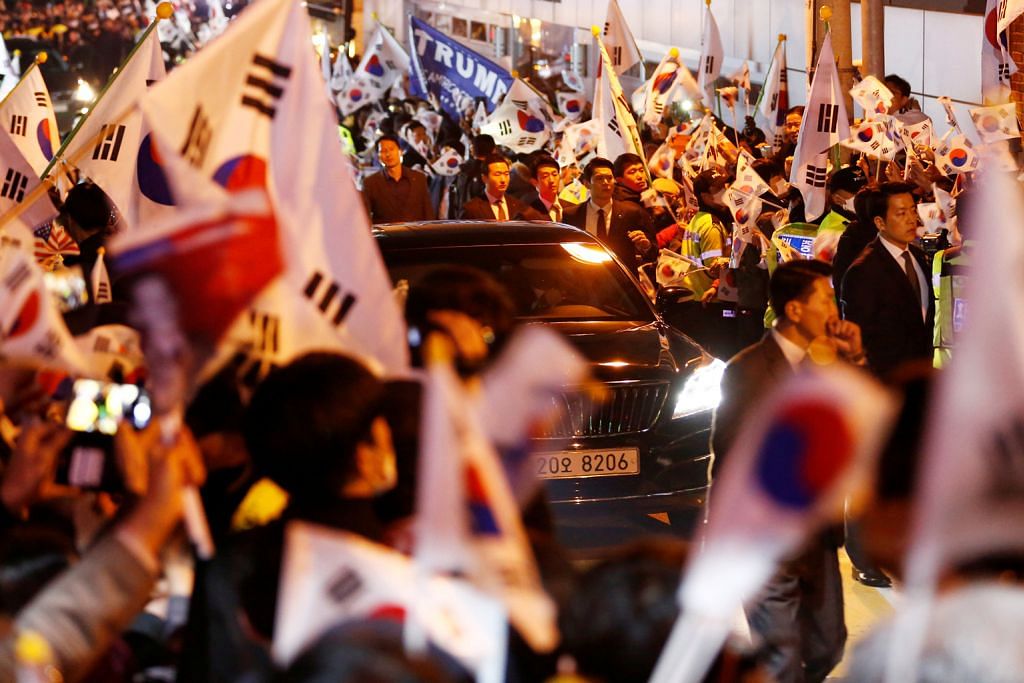 PENYINGKIRAN PRESIDEN KOREA SELATAN Bekas Presiden Park keluar dari istana