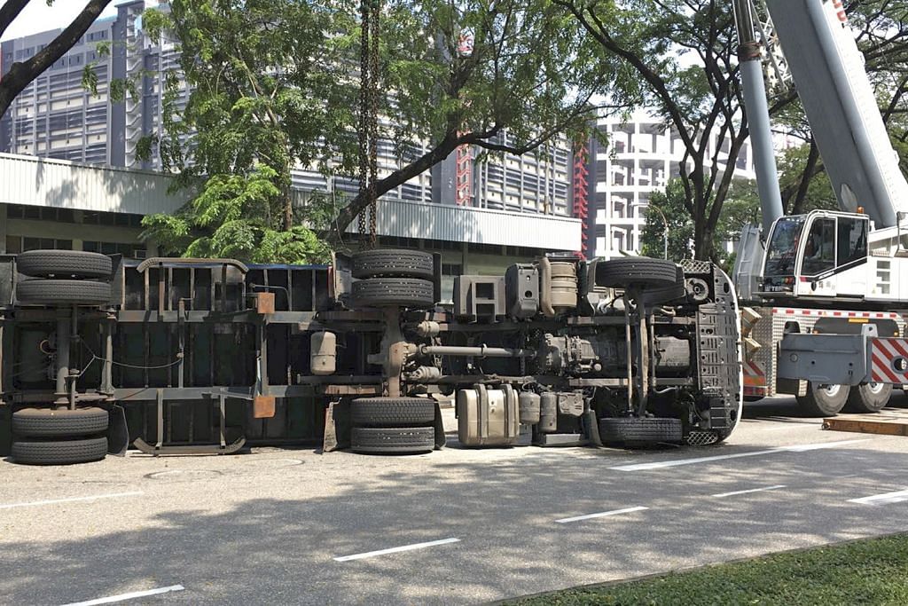 Trak terbalik sebabkan kesesakan di Jurong