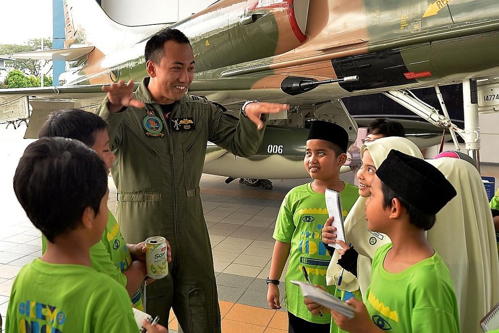 Juruterbang RSAF 'bawa' murid sekolah rendah 'terbang tinggi'