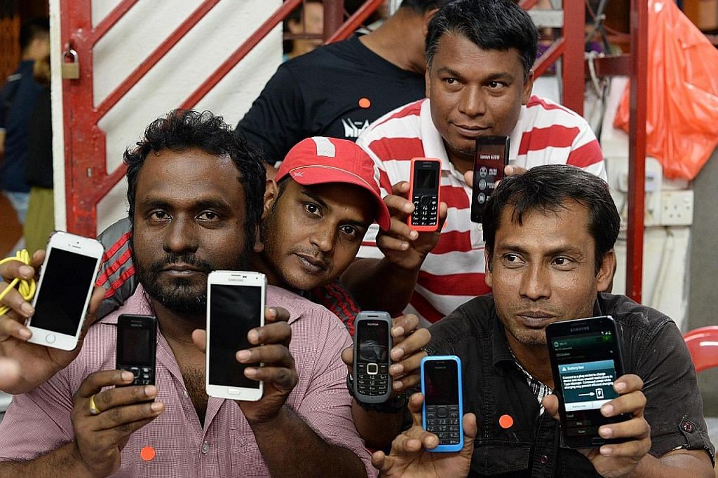 Pekerja asing dapat telefon 3G percuma
