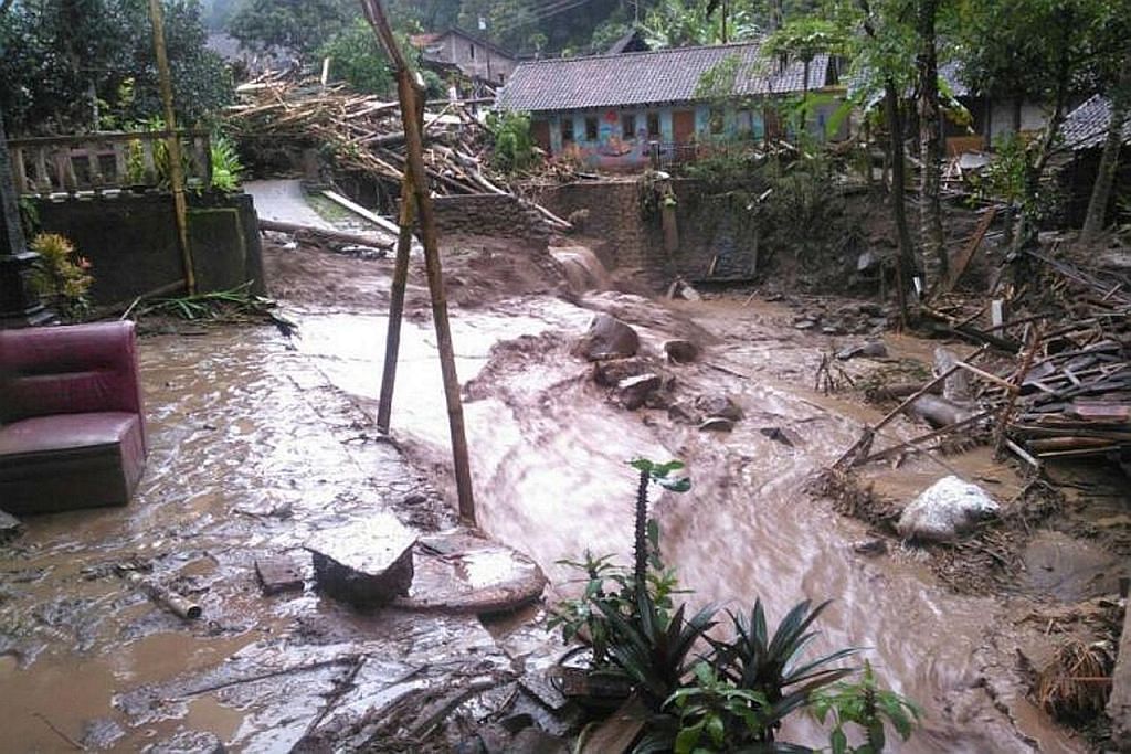 13 maut dalam banjir kilat di Jawa