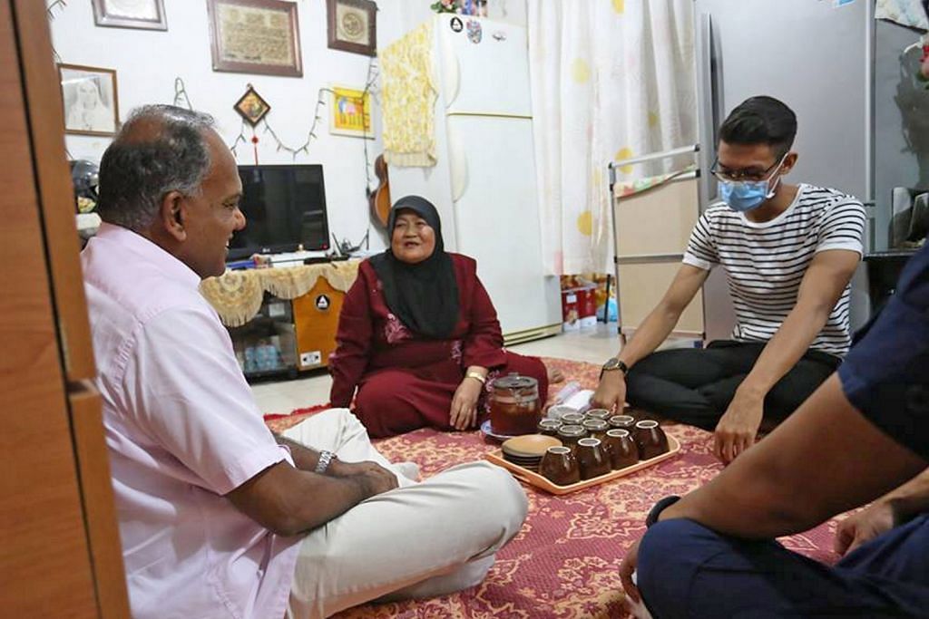 INSIDEN KEBAKARAN TEKSI Shanmugam lawat ahli bomba NS cedera