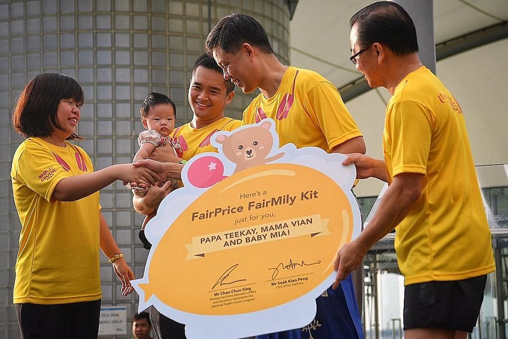 FairPrice beri keluarga baru dapat bayi barangan $100