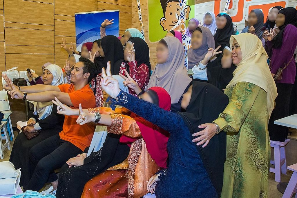 Kejutan oleh Sufi di iftar bagi gadis pusat remaja Pertapis SAMBUTAN ULANG TAHUN KE-60 BERITA HARIAN