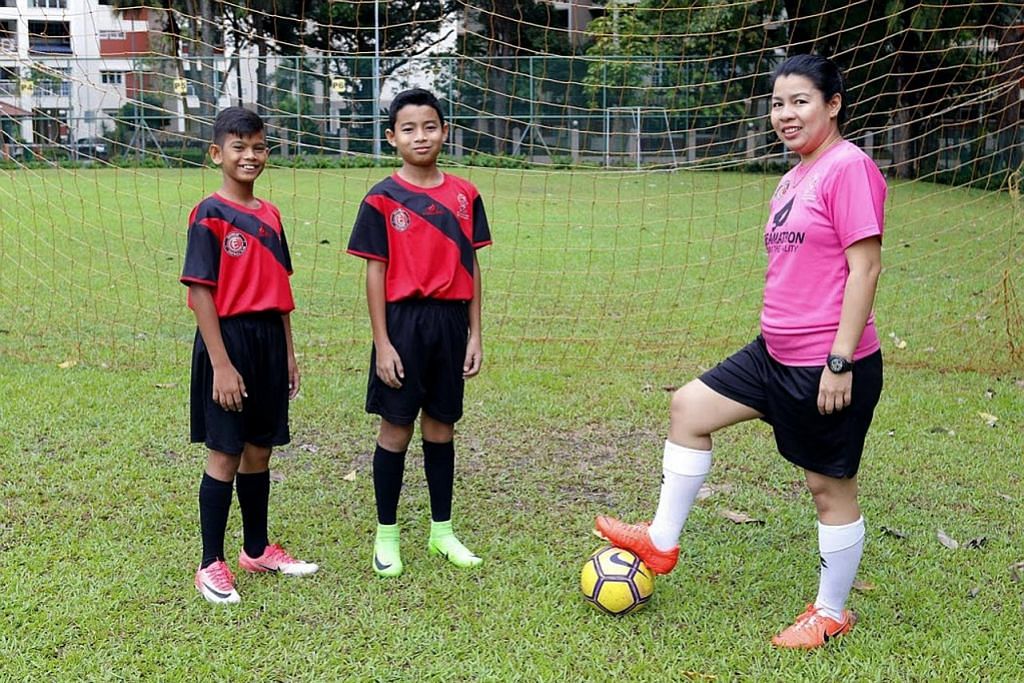 Bola sepak pererat hubungan keluarga jurulatih sukarela