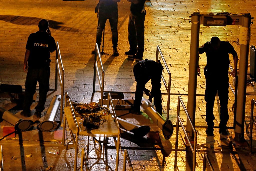Israel henti guna pengesan logam di pintu masuk dekat Masjid Al-Aqsa