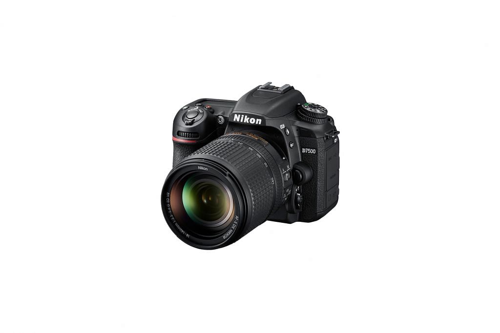 Kamera Nikon D7500 pantas, selesa diguna