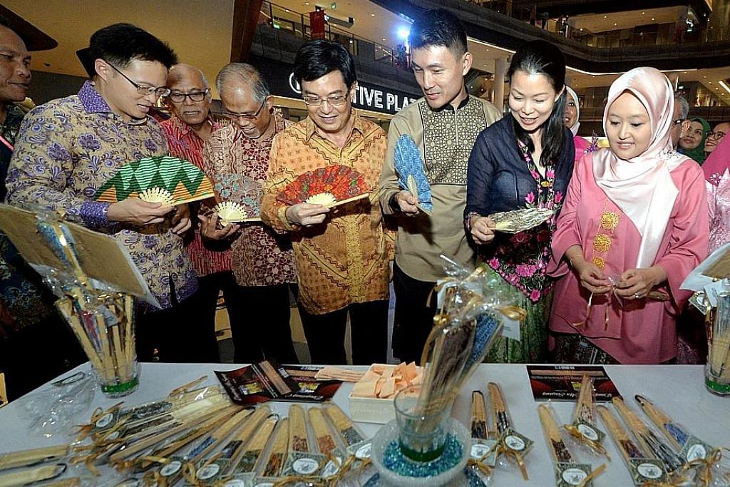 BULAN BAHASA 2017 SEKILAS SENARAI KEGIATAN BULAN BAHASA 2017 Semarak bahasa, budaya Melayu di Tampines