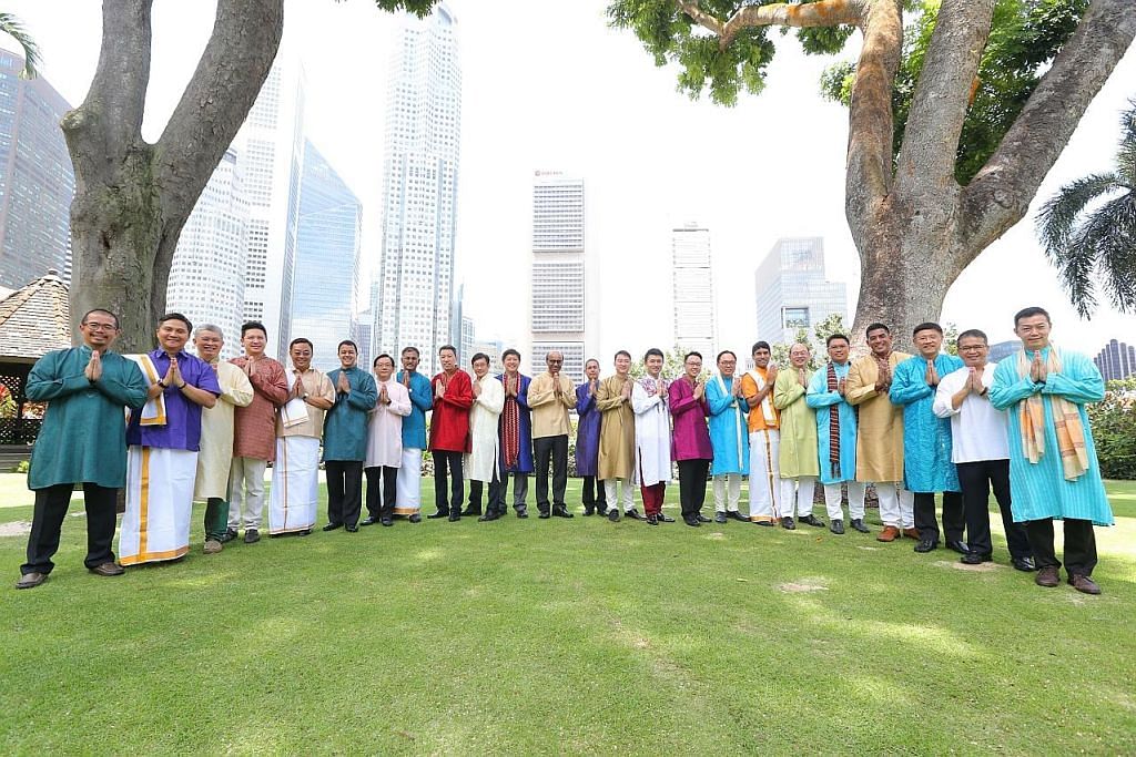 Ap Lelaki Sehati Peraga Baju Tradisional India Sempena Deepavali Berita Setempat Beritaharian Sg