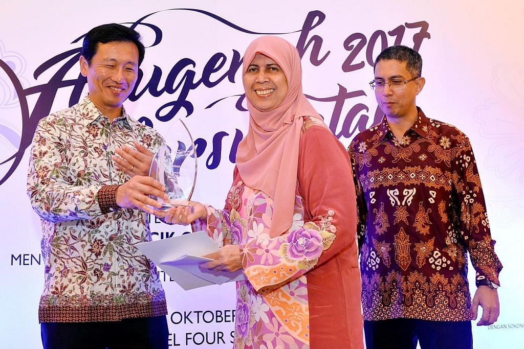 Rasiah raih Anugerah Tun Seri Lanang