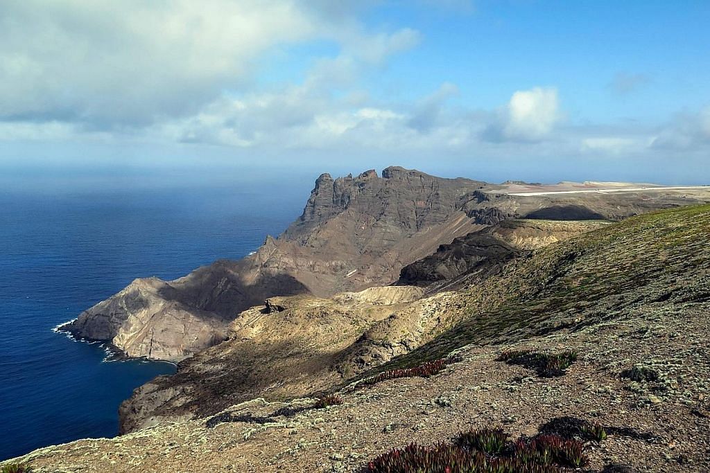 Pulau Saint Helena terima penerbangan komersial sulung