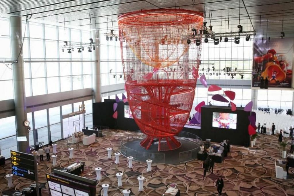 Anchored to both the ground and ceiling, Chandelier, as the new structure is called, is made of about 10km of rope, supported by about 15 tonnes of steel