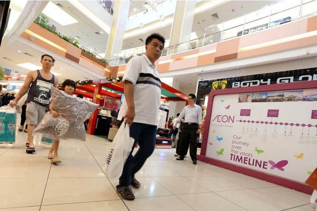 Singaporeans on shopping spree across Causeway before Malaysia's tax holiday ends on Aug 31
