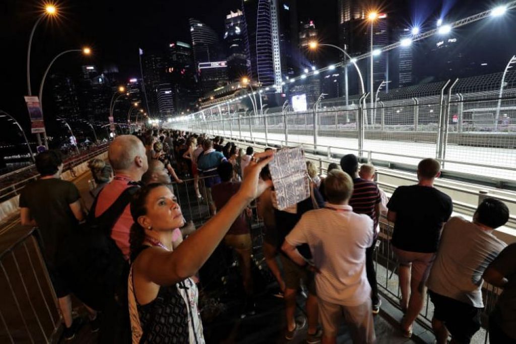 Lewis Hamilton wins Singapore Grand Prix, extends drivers' championship lead