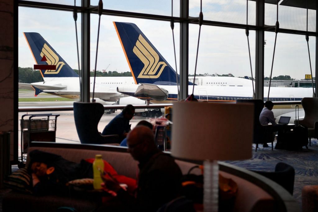 SIA plane hits aerobridge at Changi Airport, all 272 passengers and 12 crew on board unhurt