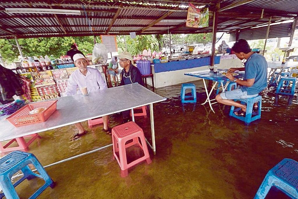 Banjir di tiga negeri makin buruk, Johor mula pulih