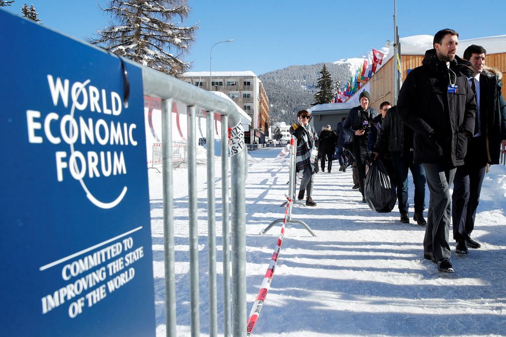 Warna warni sekitar persidangan WEF Presiden WEF Borge Brende bentang tema utama sidang di Davos, Switzerland