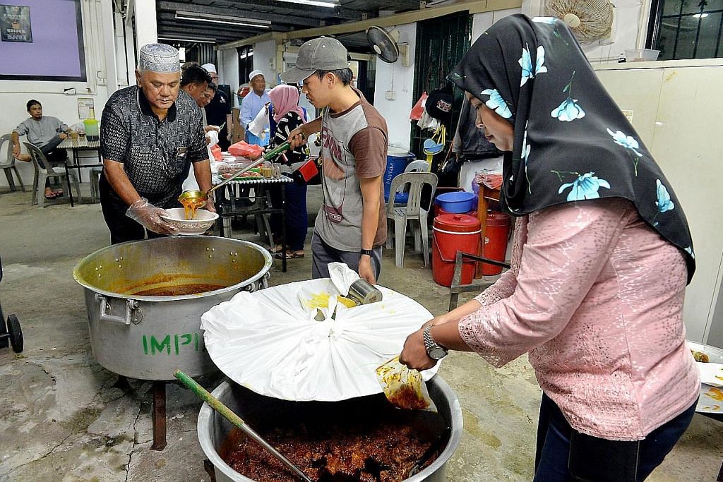 MASJID HANG JEBAT Bilangan relawan wanita Masjid Hang Jebat susut dari 100 kepada lima orang