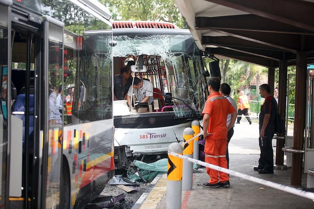 Lebih 30 cedera dalam nahas 2 bas di Bukit Batok
