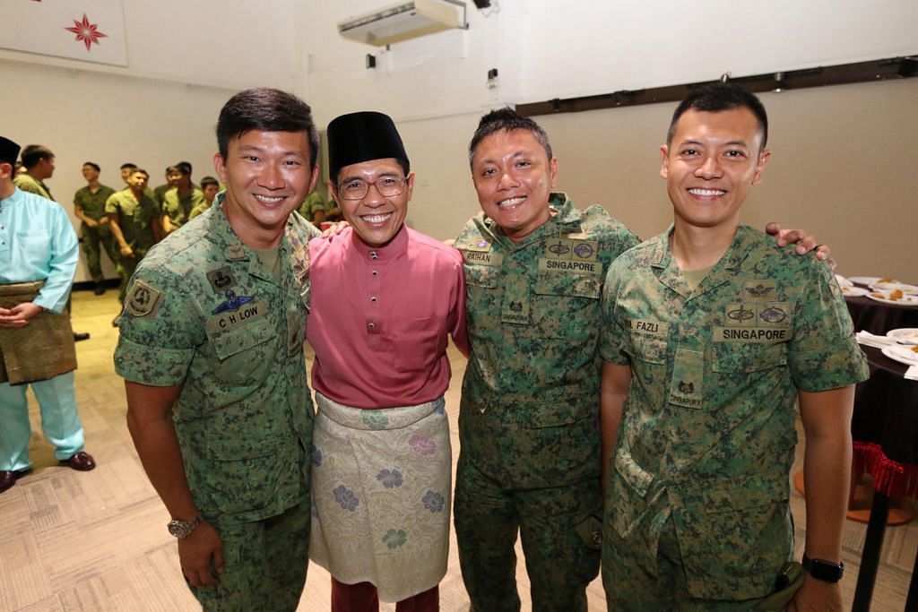 Maliki rai tentera Singapura sempena sambutan lebaran di Brunei