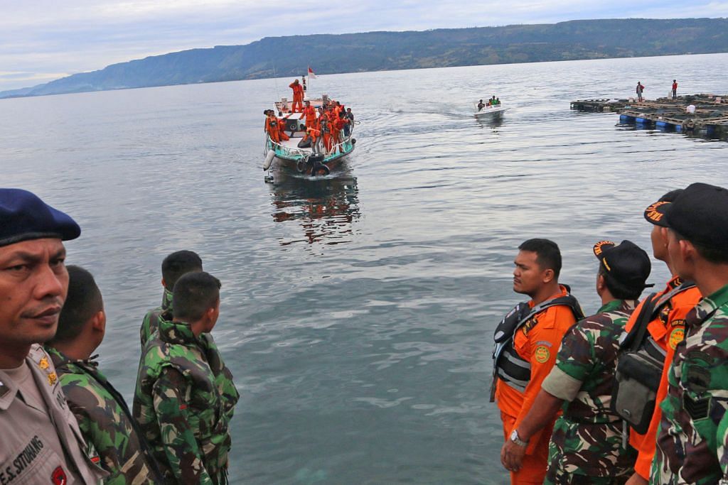 Feri Karam Di Danau Toba 180 Penumpang Masih Hilang Berita Dunia Beritaharian Sg