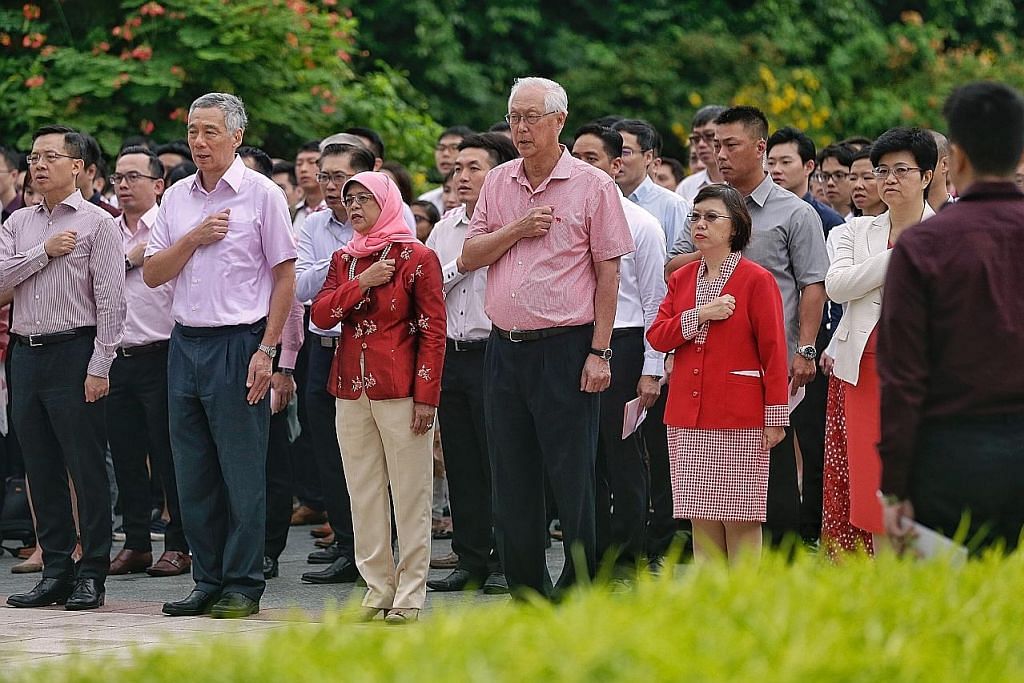 Presiden Halimah sertai majlis peringati Hari Kebangsaan di Istana