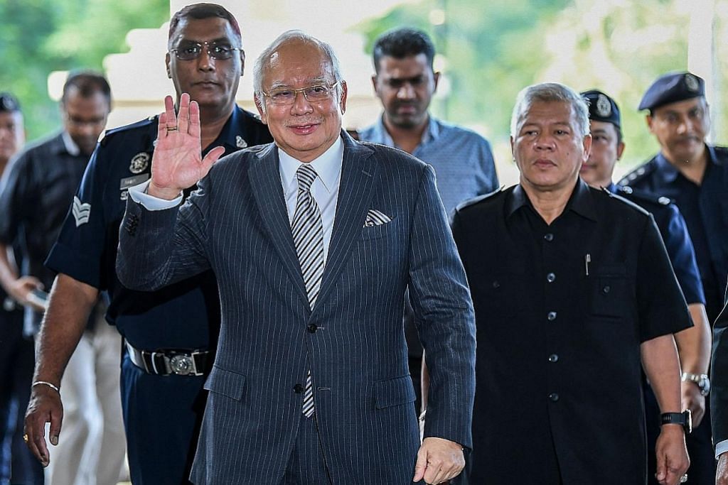 Mahkamah tolak permohonan larang media ulas kes Najib