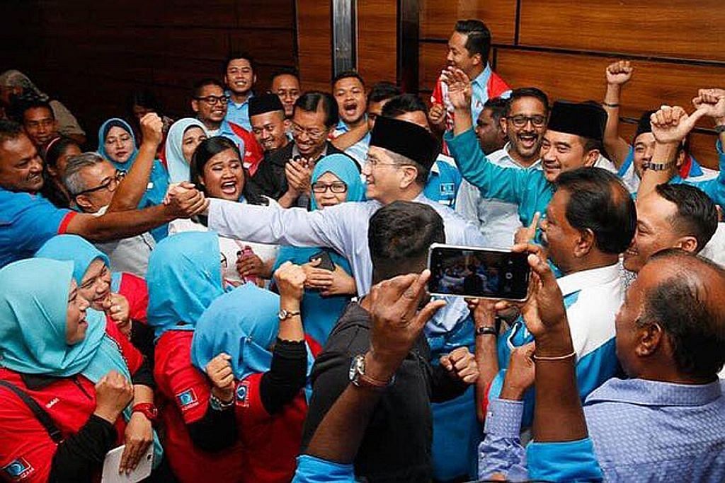 Azmin beri sokongan penuh pada Anwar pimpin PKR