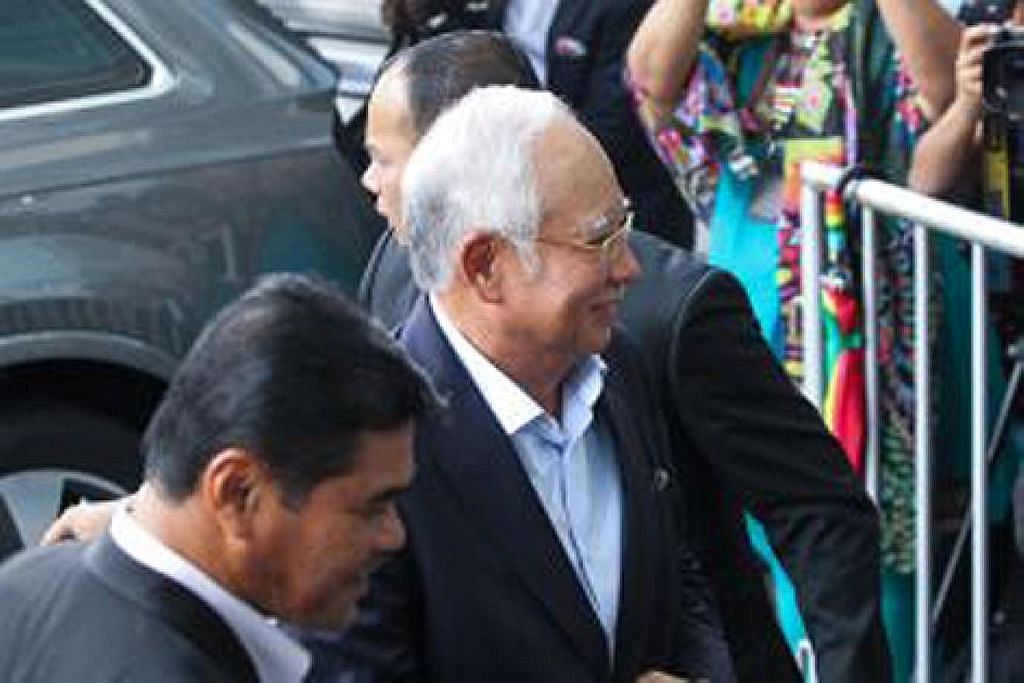 M'sia buka semula siasatan beli kapal selam, Najib disoal SPRM