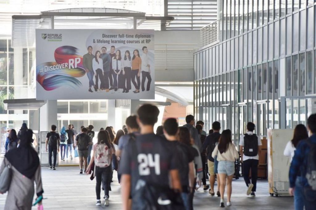 Fresh polytechnic graduates from 2018 have better employment and pay prospects
