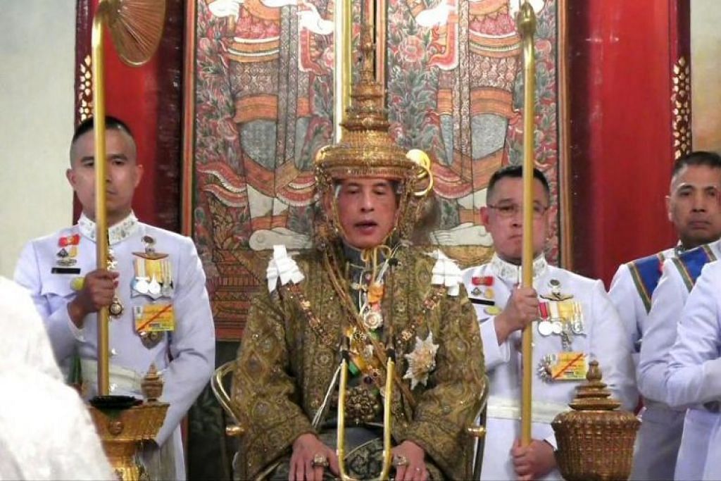 Thailand crowns its newly-wed king in elaborate ceremony