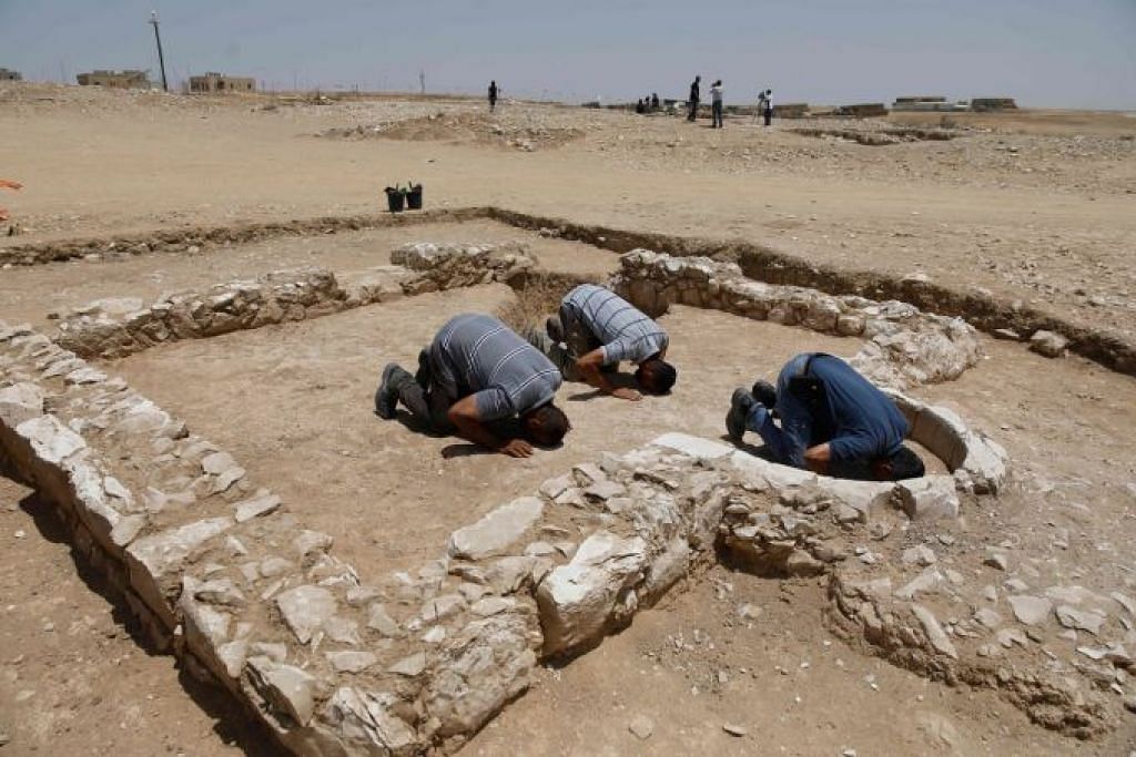 Archaeologists find mosque from when Islam arrived in the holy land