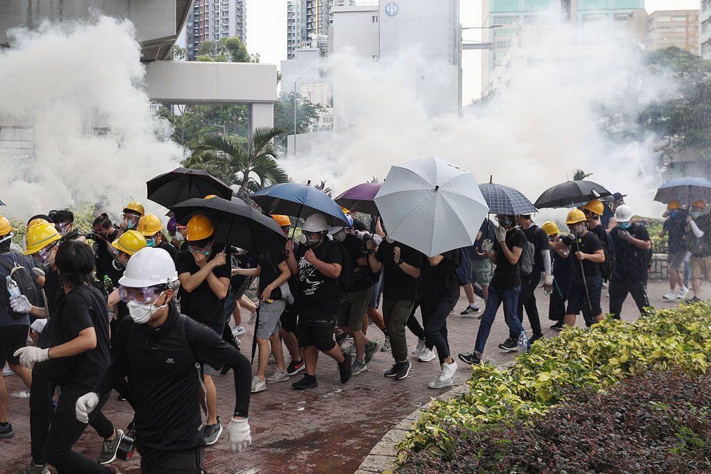 Polis HK lepaskan gas pemedih mata surai demo