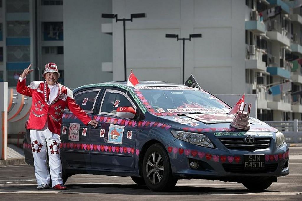 Pemandu Gojek hias kereta dan pakaian sambut Hari 