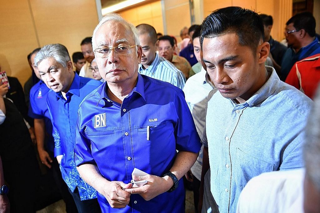 Najib didakwa dengan tiga tuduhan lagi