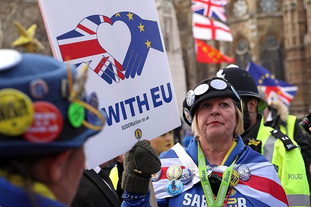 ISU BREXIT 40 bekas duta besar gesa May kekalkan Britain dalam EU
