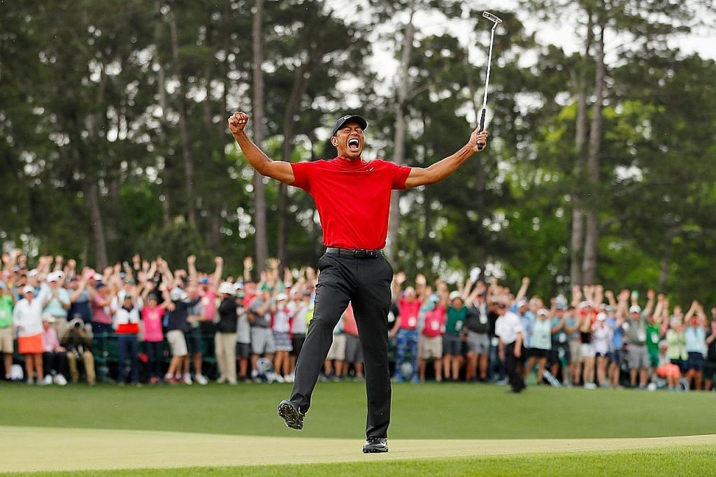 Tiger Woods bergelar juara semula