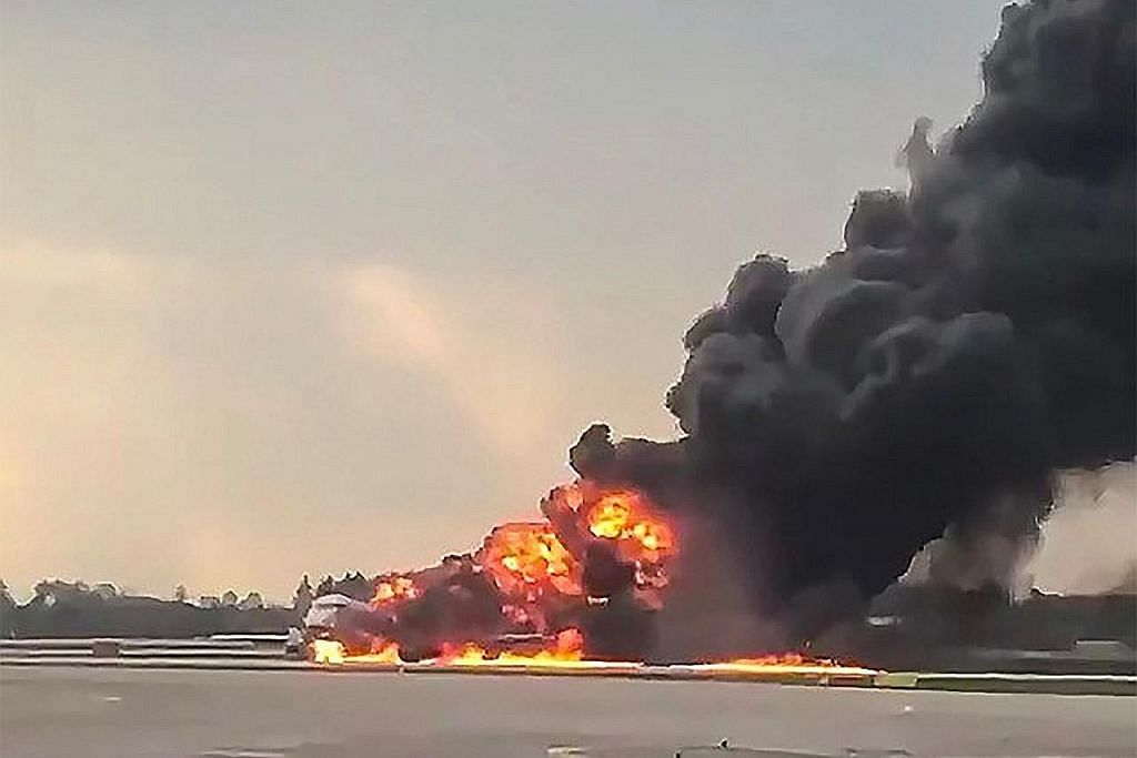 Lebih 40 maut apabila pesawat Russia terbakar ketika mendarat di Moscow