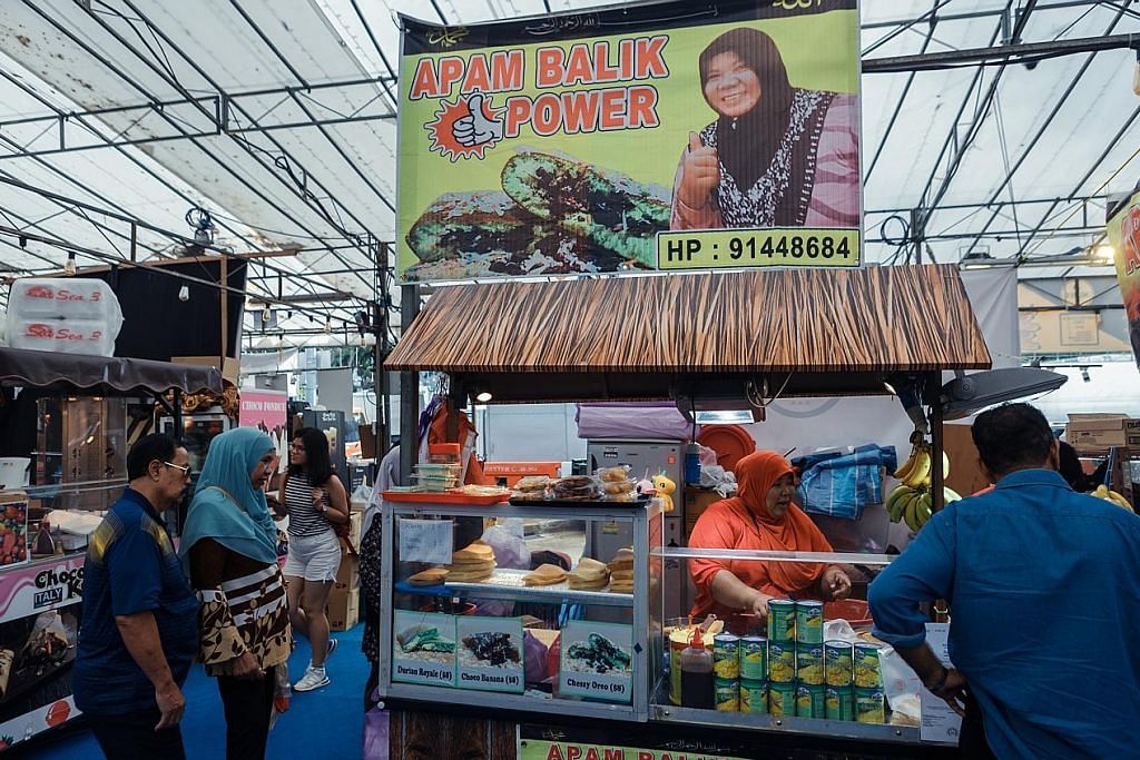 'Sentuhan' moden juadah tradisional di gerai bazar Geylang Serai