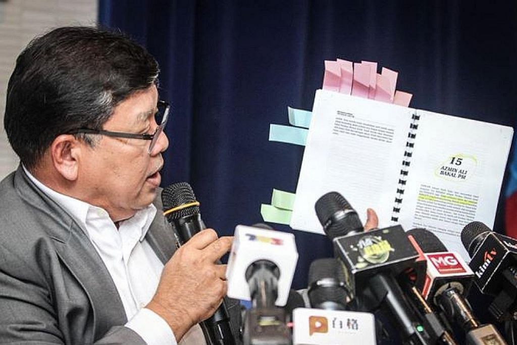 Anwar dakwa diugut bayar lebih $130,000 jika enggan buku terbit