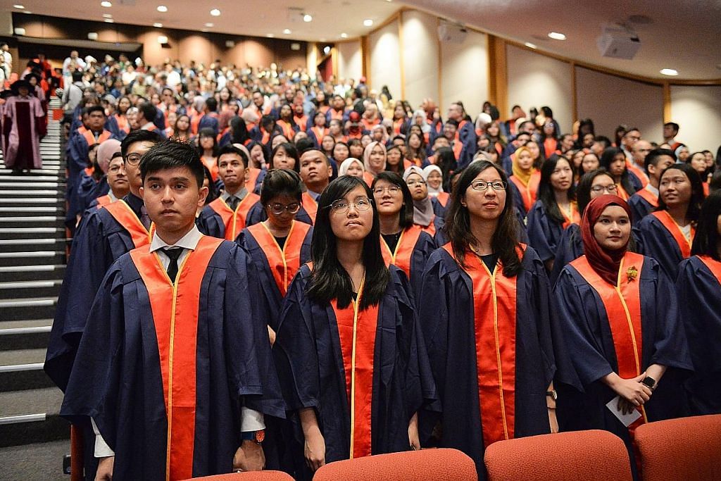 Kohort lulusan pertama program diploma dalam kaunseling sekolah NIE dirai