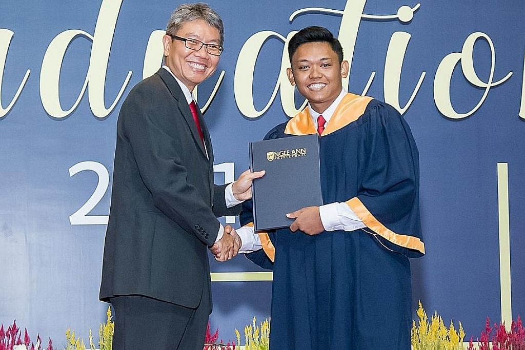 Inspirasi bapa bantu beliau raih penghormatan selaku 'valedictorian'