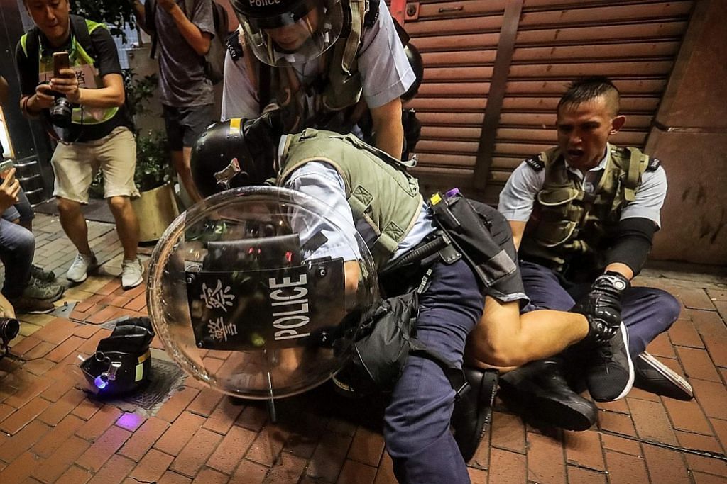 Tunjuk perasaan di HK: Polis tahan 6 orang