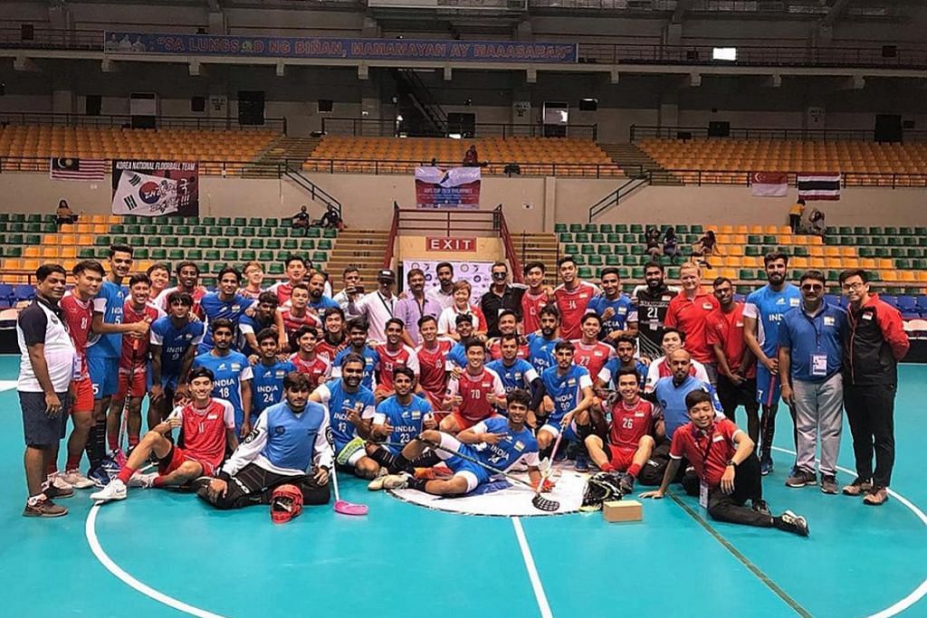 Pasukan floorball Singapura azam masuk final