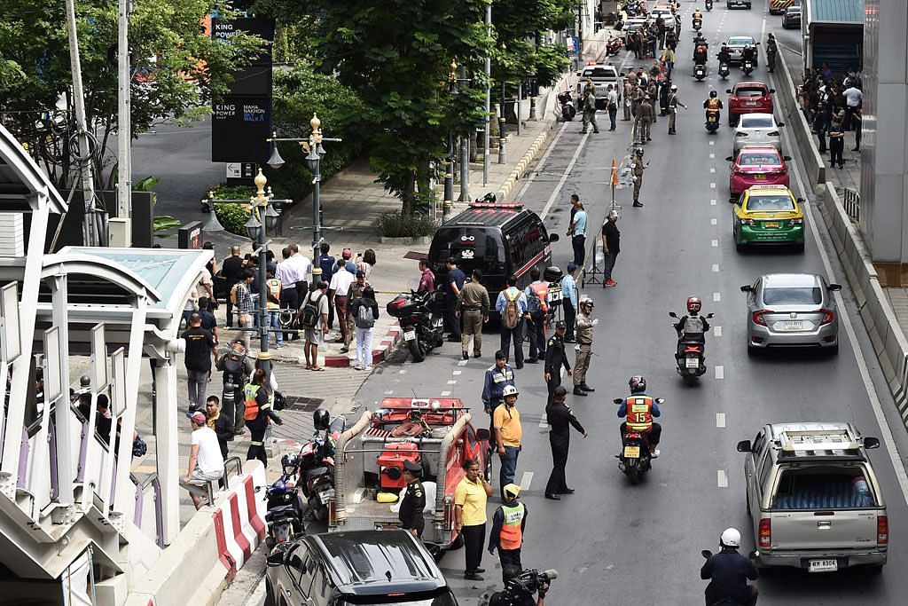 Beberapa letupan kecil gegarkan Bangkok