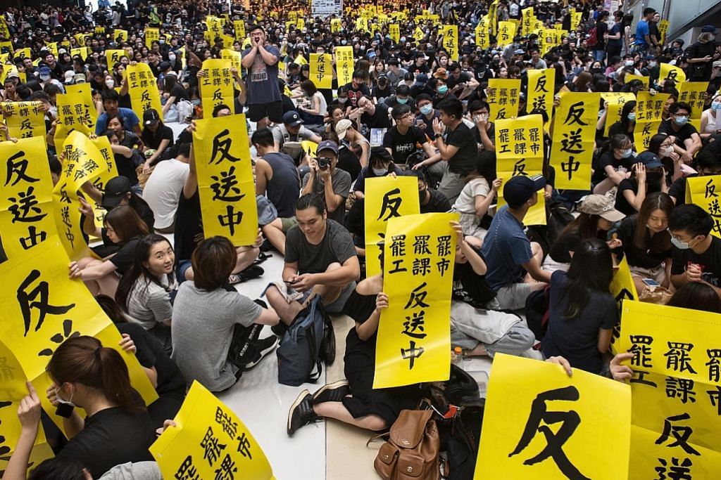 Bantahan di HK: China beri amaran