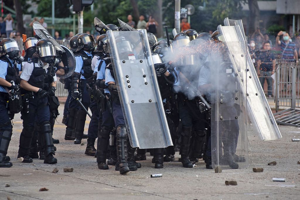 Bantahan di HK: China beri amaran