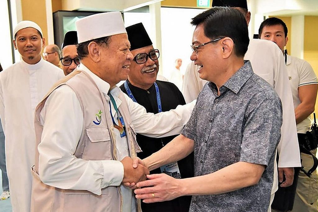 PM Lee ucap Selamat Hari Raya Haji, DPM Heng kongsi foto di Masjid Darul Ghufran