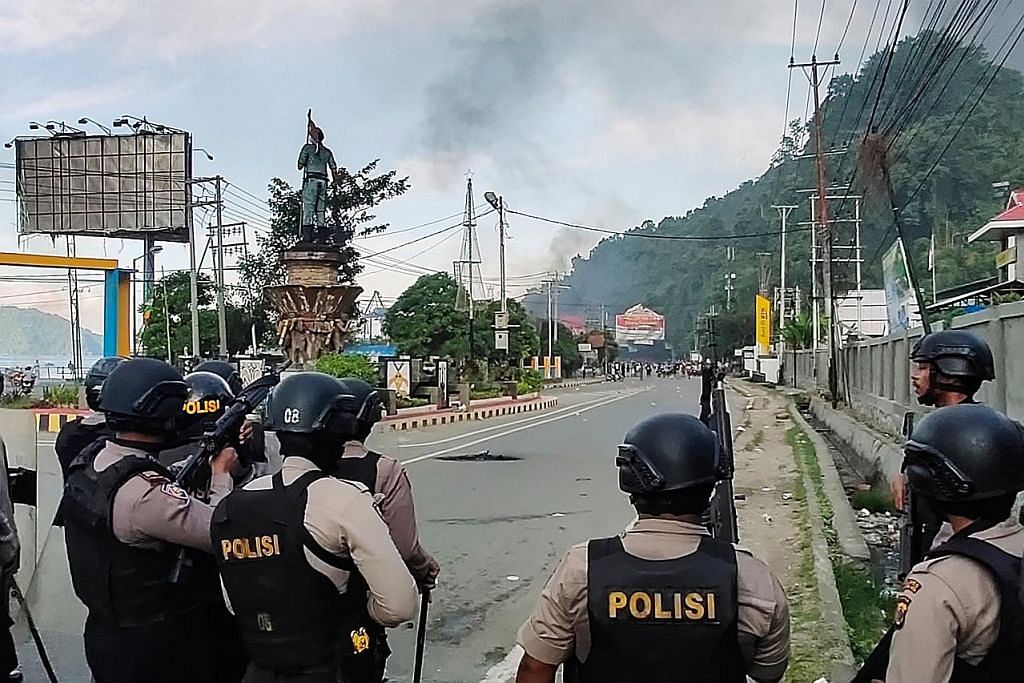 Pemisah Papua teruskan bantahan; Jokowi gesa tenang