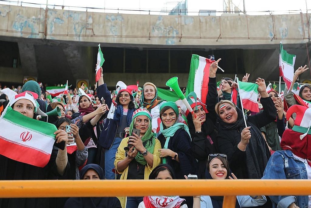 Wanita Iran buat kali pertama dibenar tonton bola sepak lelaki